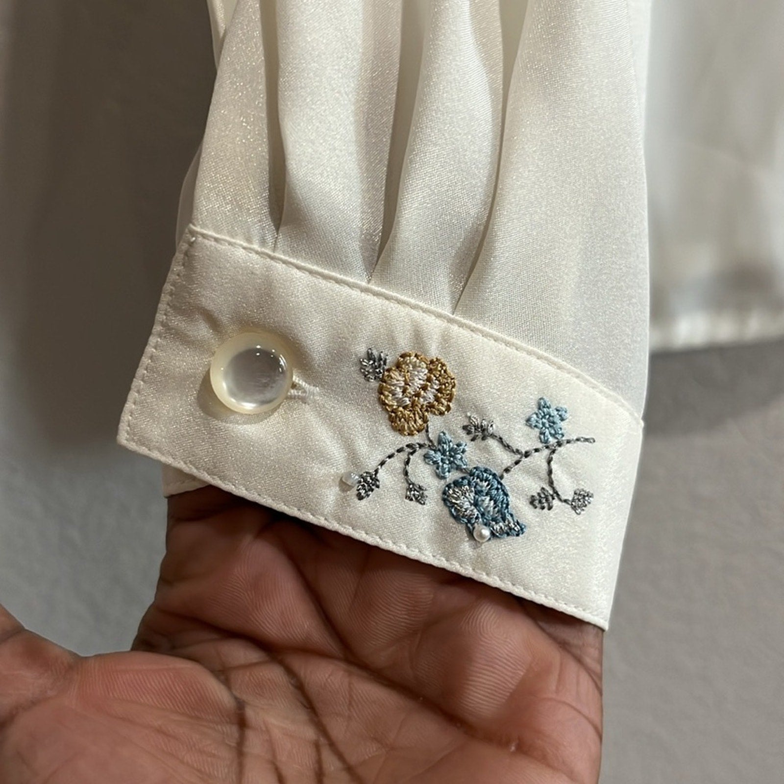 Napa Valley Petite Womens Chic Floral Embroidered Cream Shirt Sz 14P Vintage