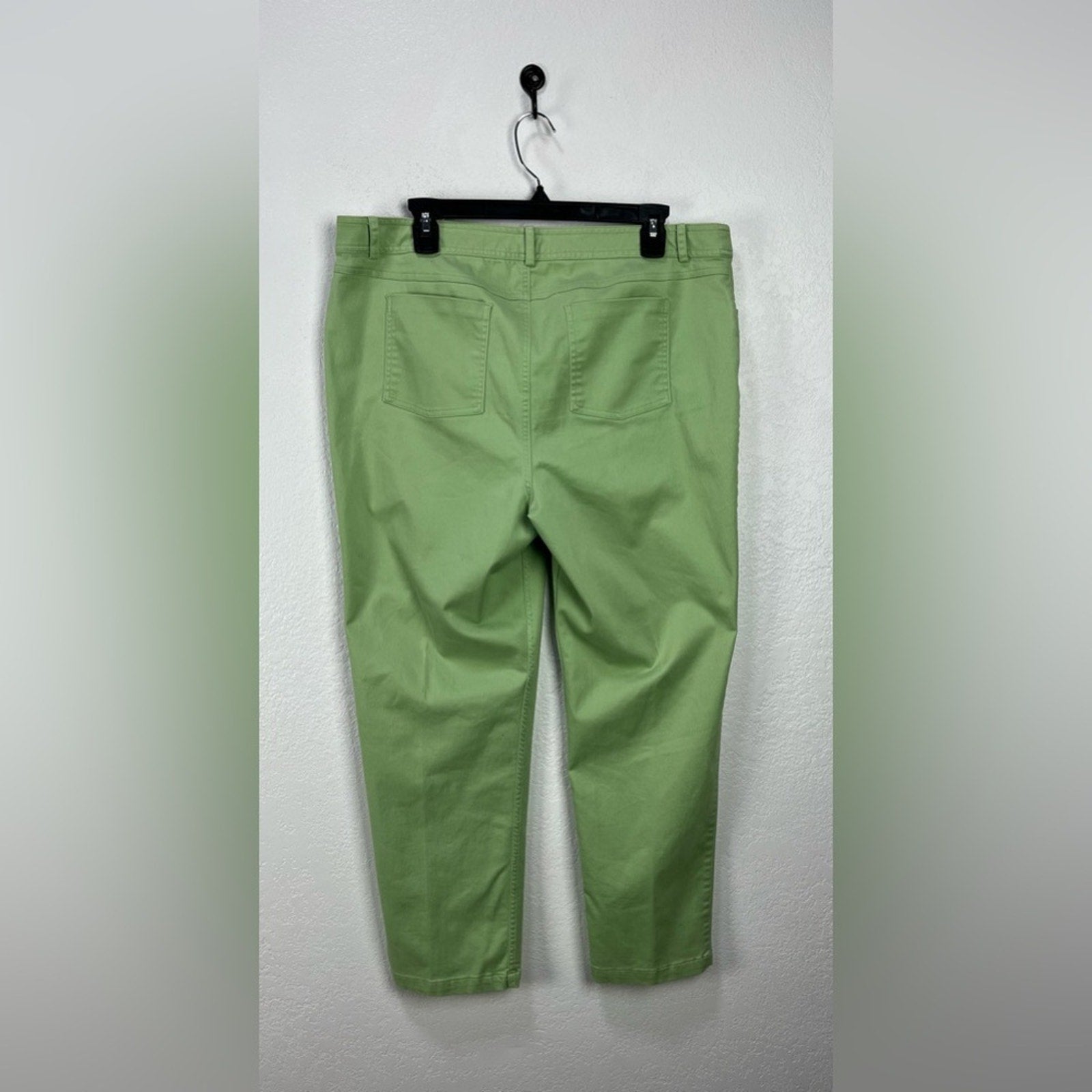 Crown & Ivy Women’s Light Green Trousers Slip On Sz 14 Career Office Core Chic