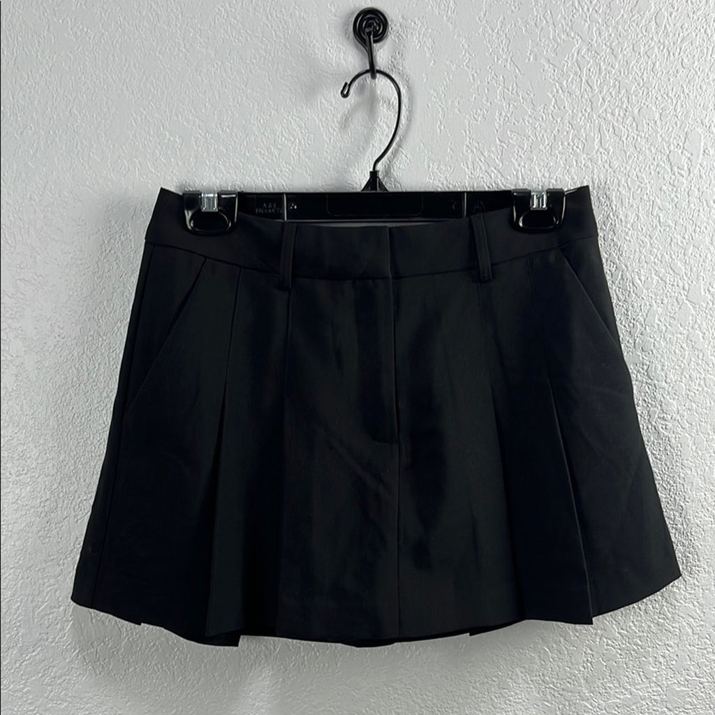 Dynamite Women’s Jules Pleated Mini Skort Elegant Black casual Street Wear Sz 4