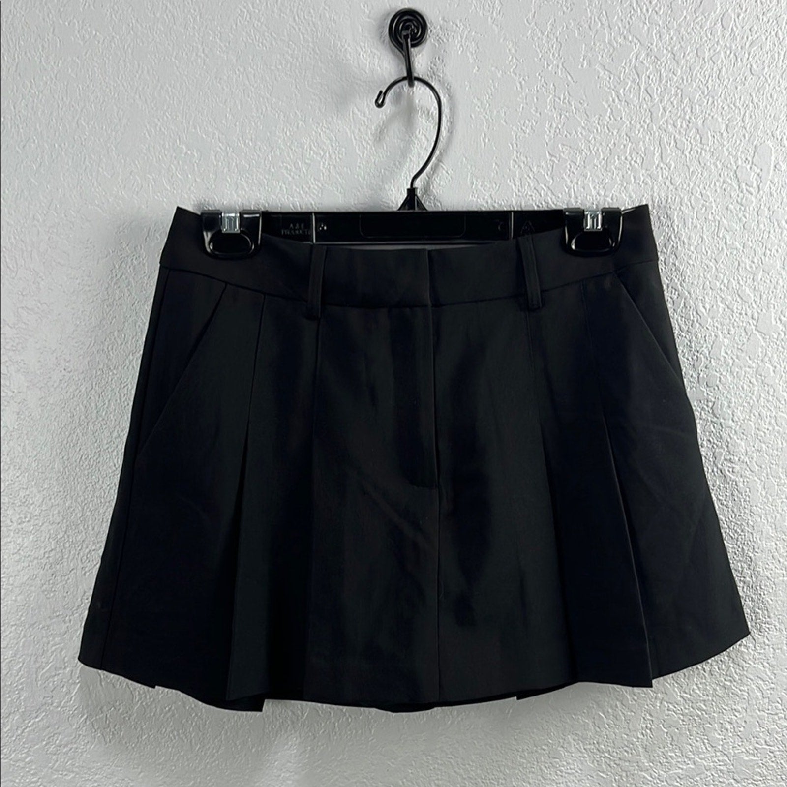 Dynamite Women’s Jules Pleated Mini Skort Elegant Black casual Street Wear Sz 4