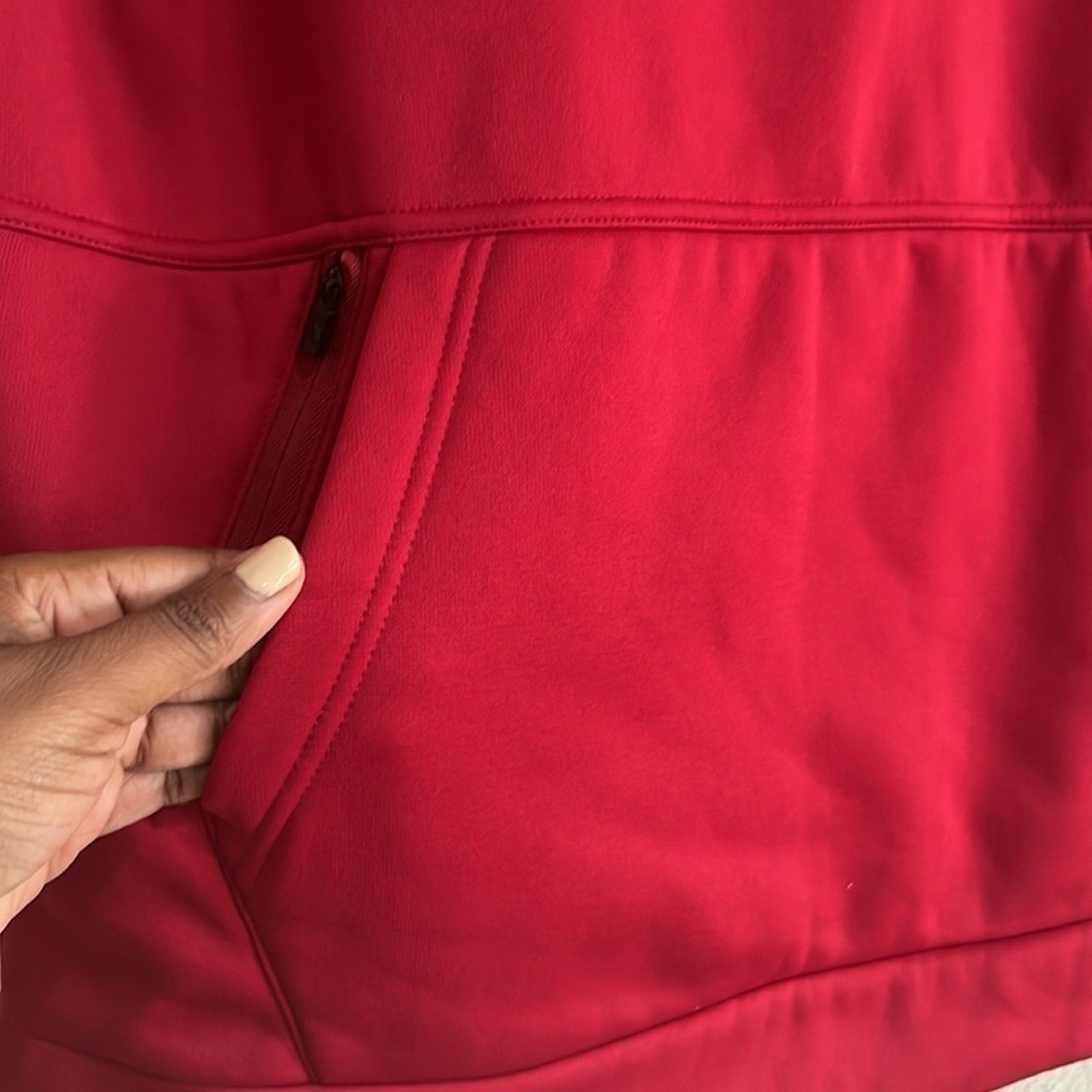 Solaris Men’s Pullover Red Hoodie Size M Slim Kangaroo pocket