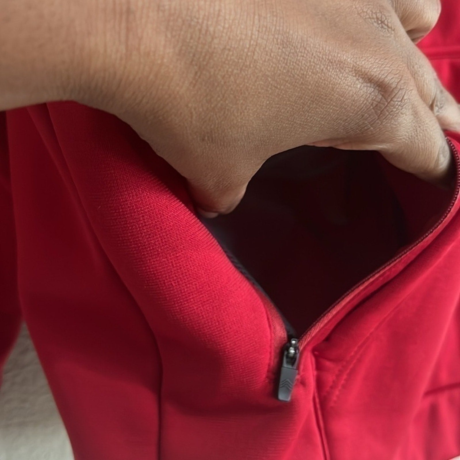 Solaris Men’s Pullover Red Hoodie Size M Slim Kangaroo pocket