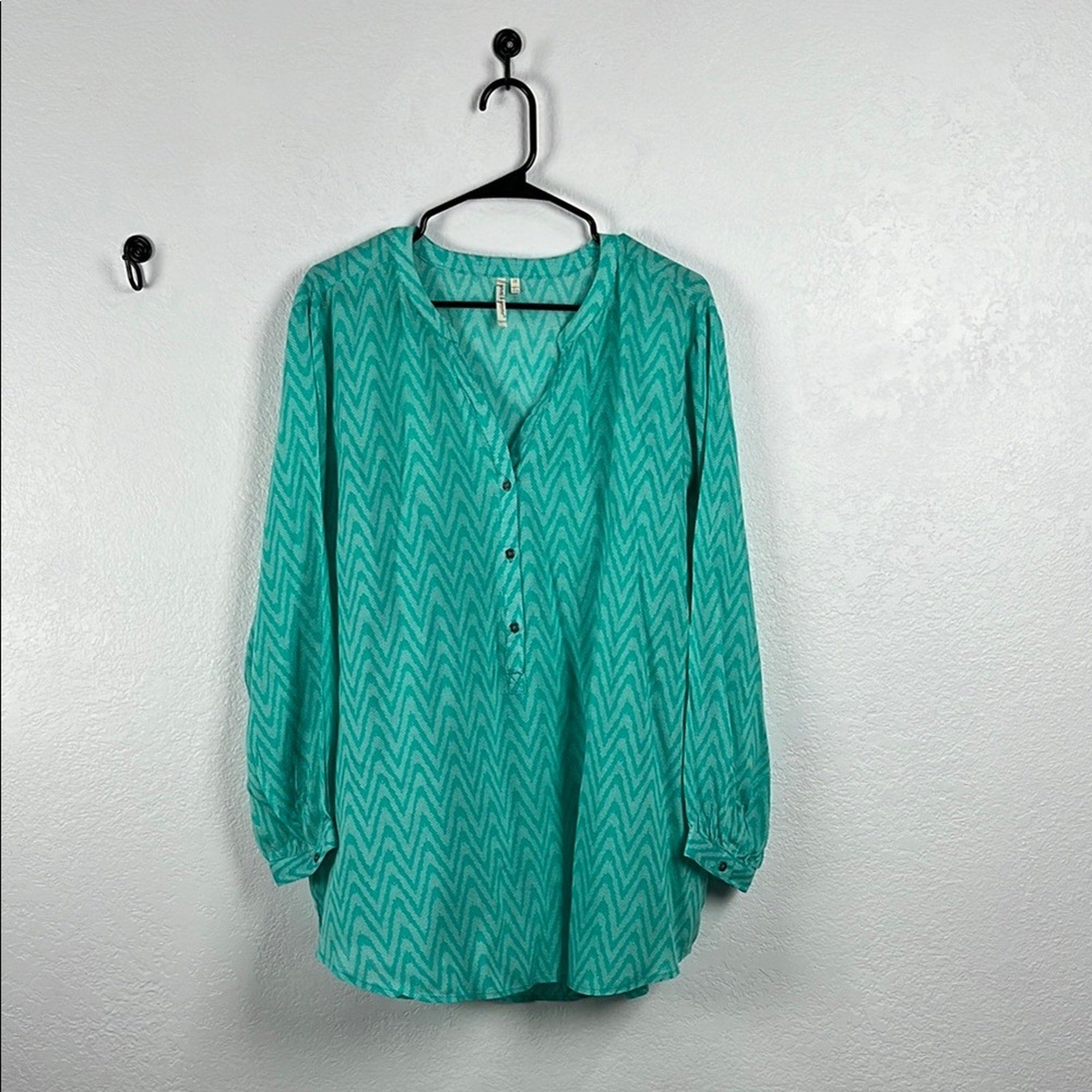 Grand & Greene V-Neck Green & White Long Sleeve Shirt Sz 1X Lightweight Flowy