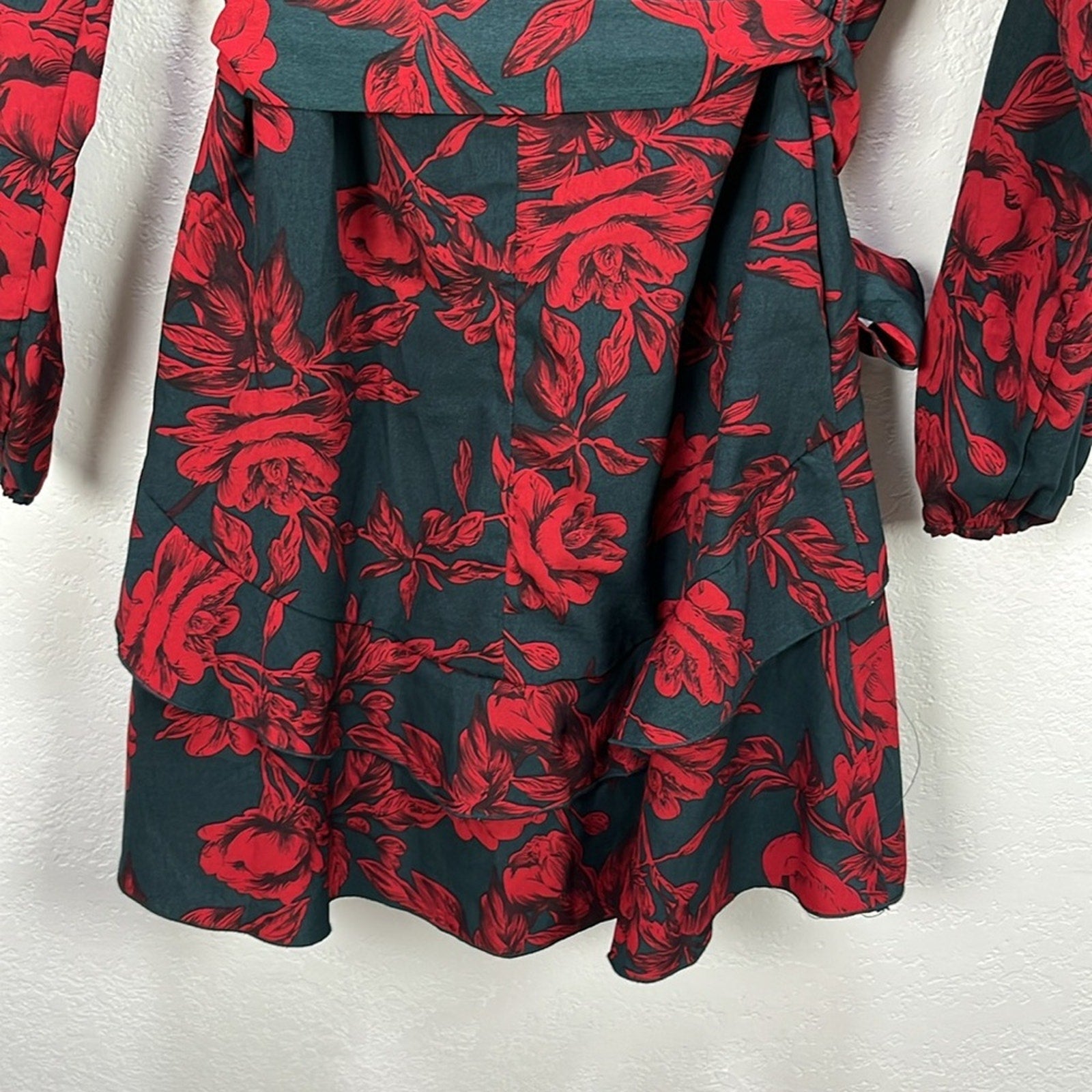 Women’s Black Red Floral  Mini Dress With Belt Long Sleeves Ruffled Sz L Witchy