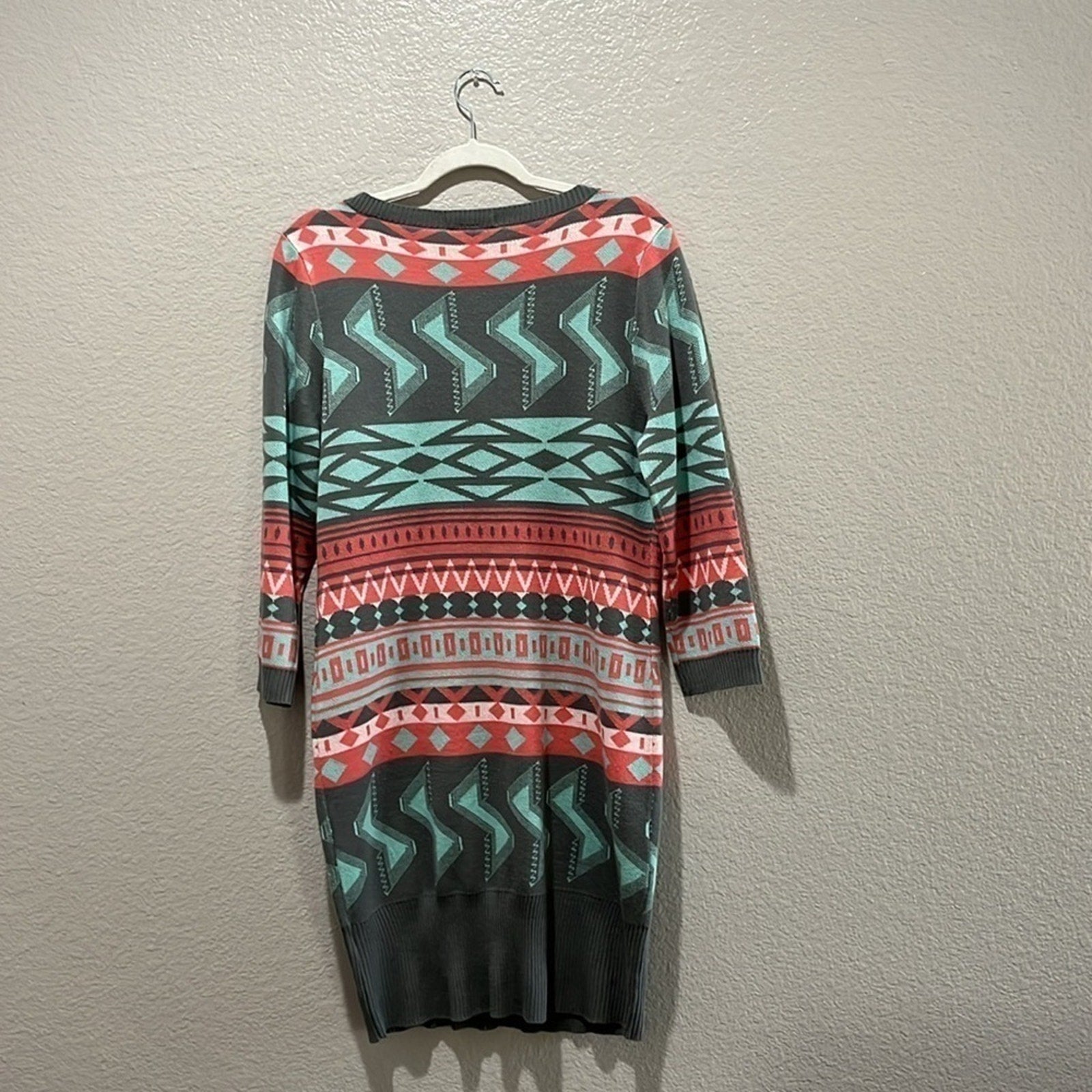 LIV Sweater Dress Size XL Gray Pink Geometric Abstract Print Straight Cut