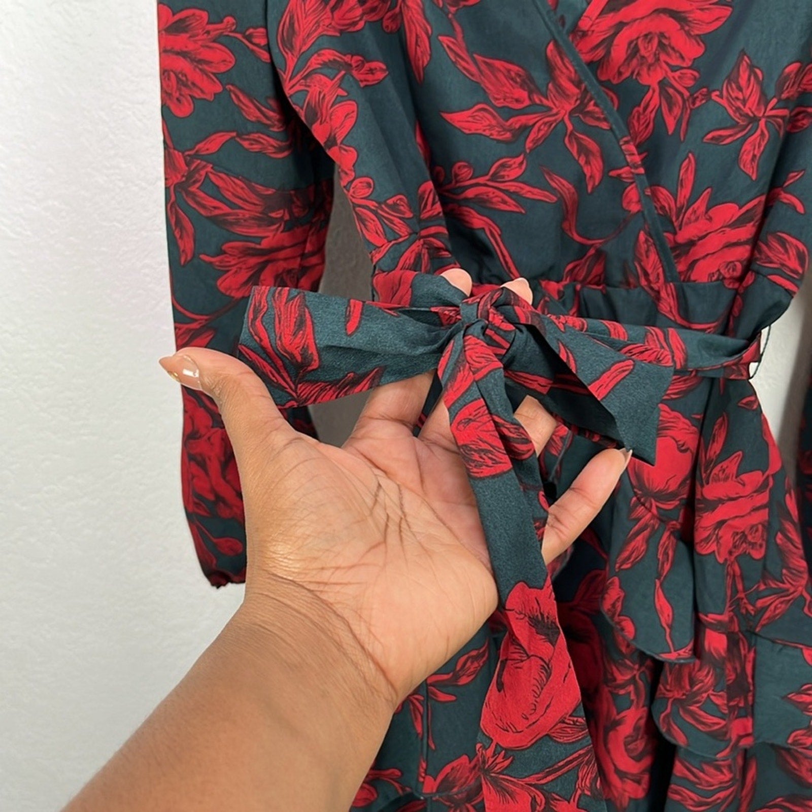 Women’s Black Red Floral  Mini Dress With Belt Long Sleeves Ruffled Sz L Witchy