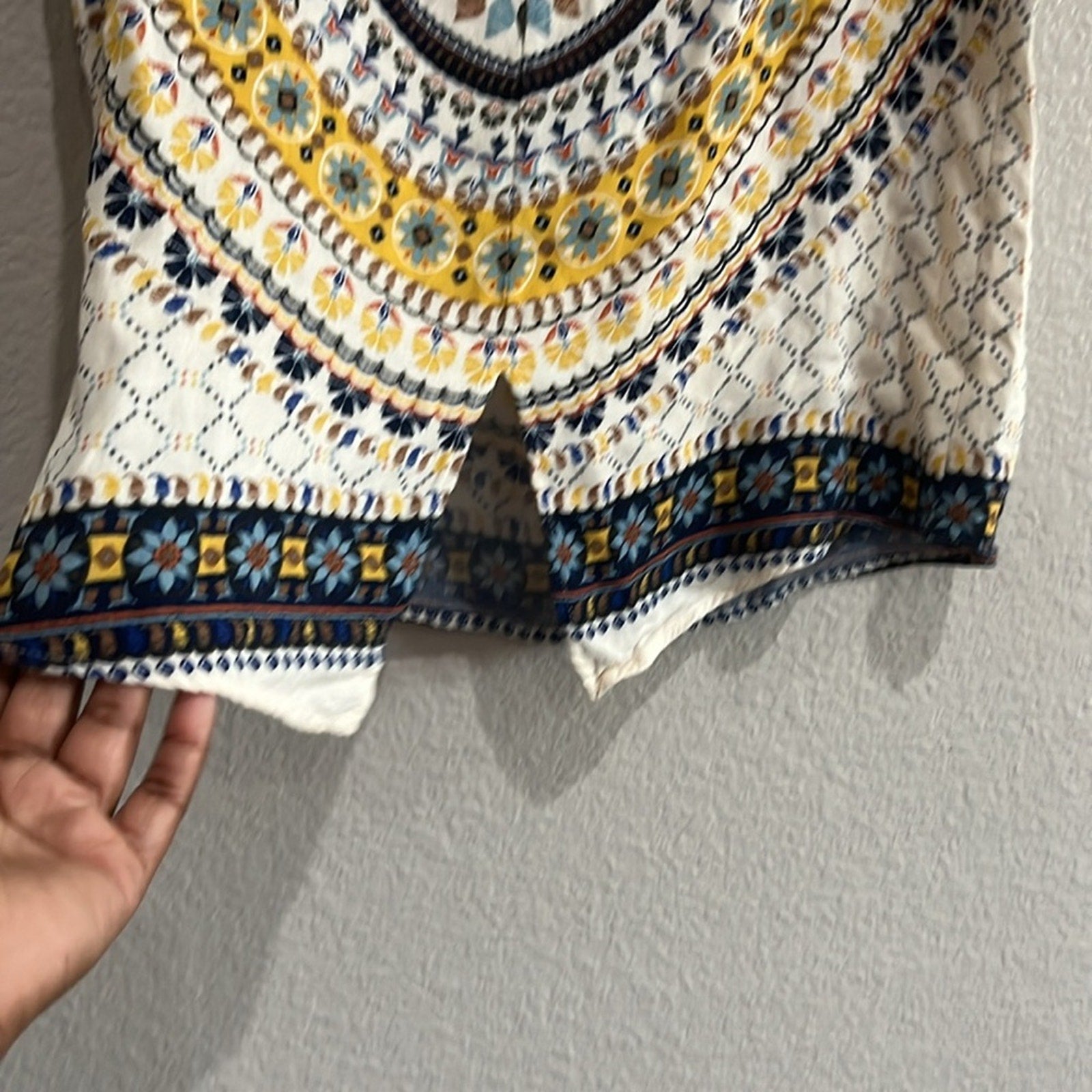 Renee C. Women’s Blue Cream Geometric Fitted Sleeveless Top Sz M Summer Wear