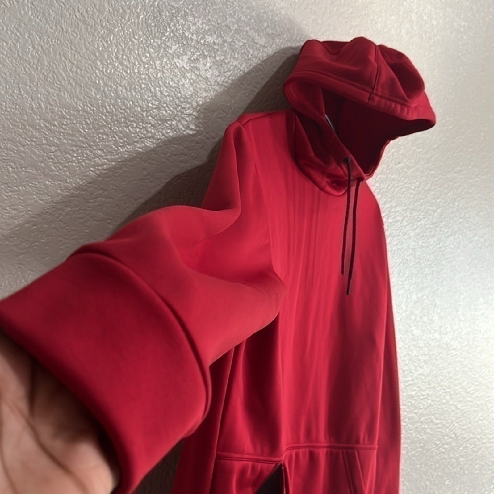 Solaris Men’s Pullover Red Hoodie Size M Slim Kangaroo pocket