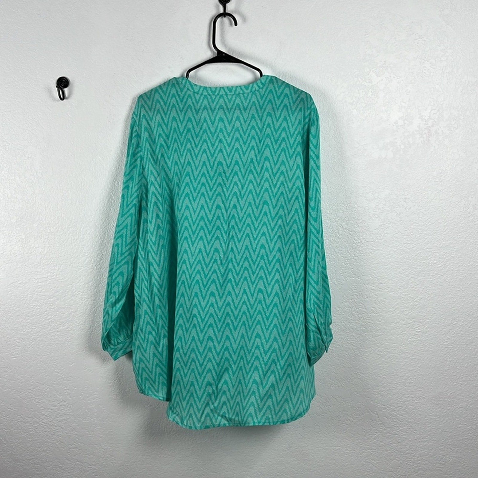 Grand & Greene V-Neck Green & White Long Sleeve Shirt Sz 1X Lightweight Flowy