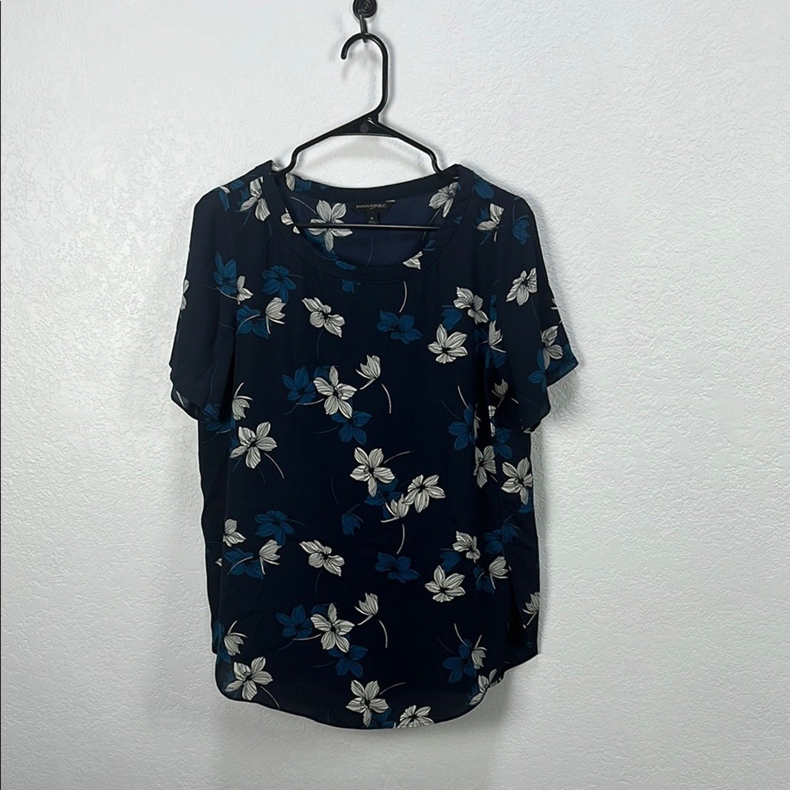 Banana Republic Women’s Blue Boxy Blouse Floral Print Short Sleeve Sz M Vacay