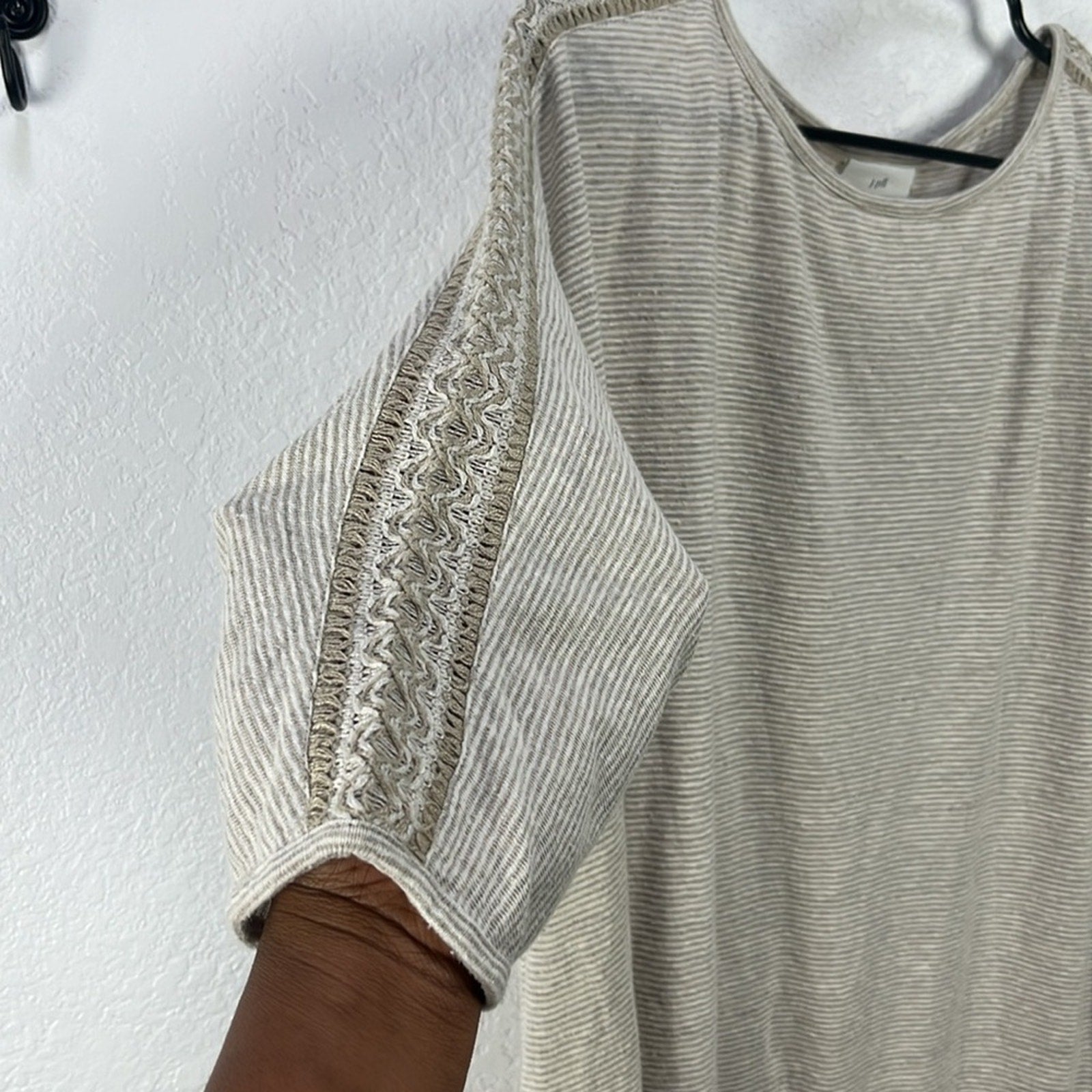 J Jill Linen Blend Top Beige Minimalist Crochet Sleeve Detail Boho Women’s Sz L