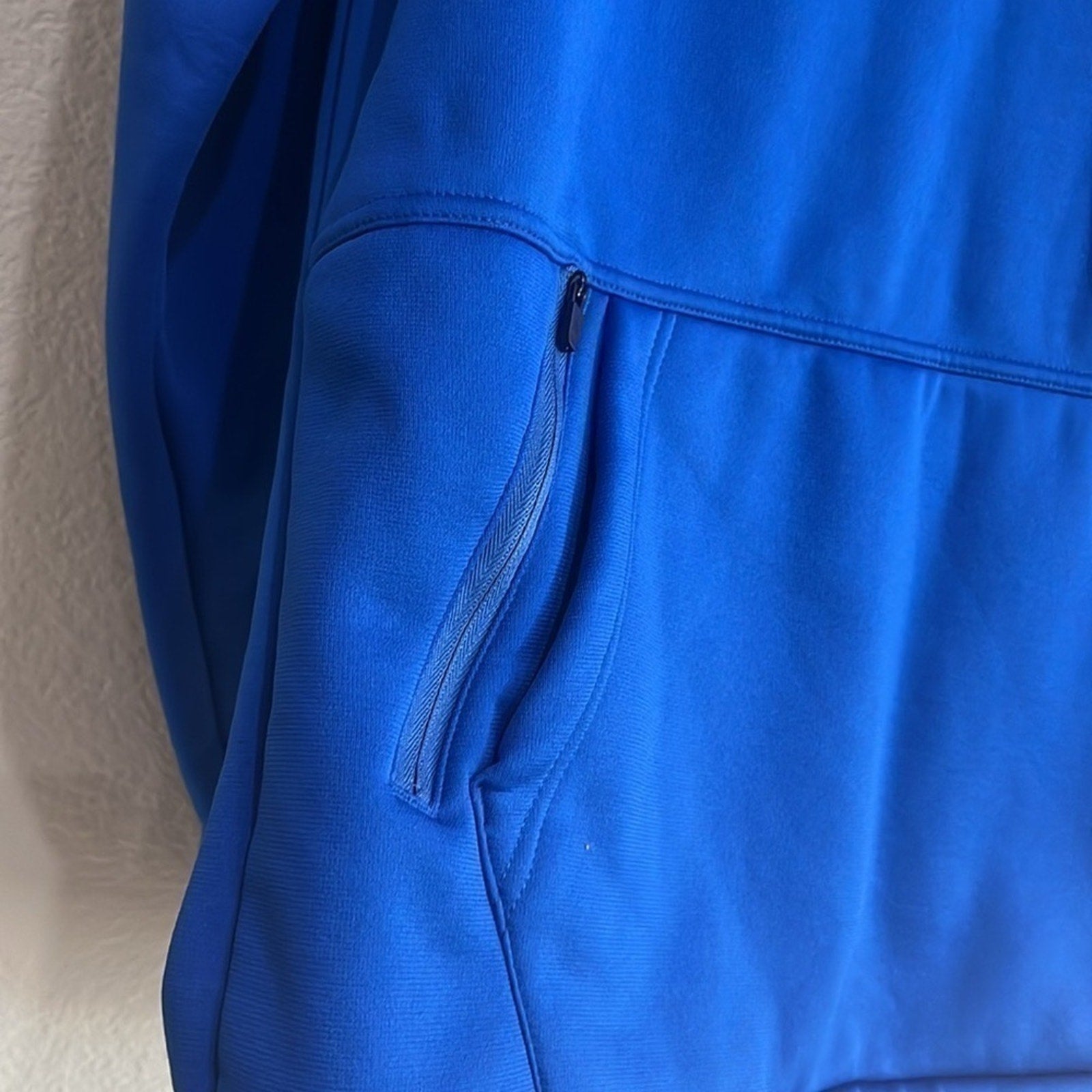 Solaris Men’s Pullover Blue Hoodie Size M Slim Kangaroo pocket