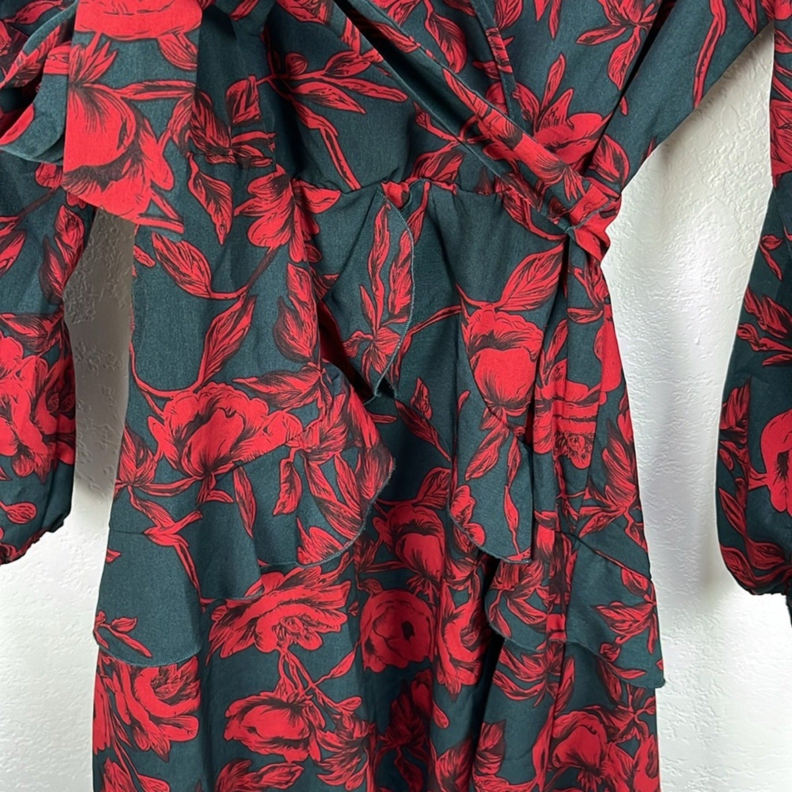 Women’s Black Red Floral  Mini Dress With Belt Long Sleeves Ruffled Sz L Witchy