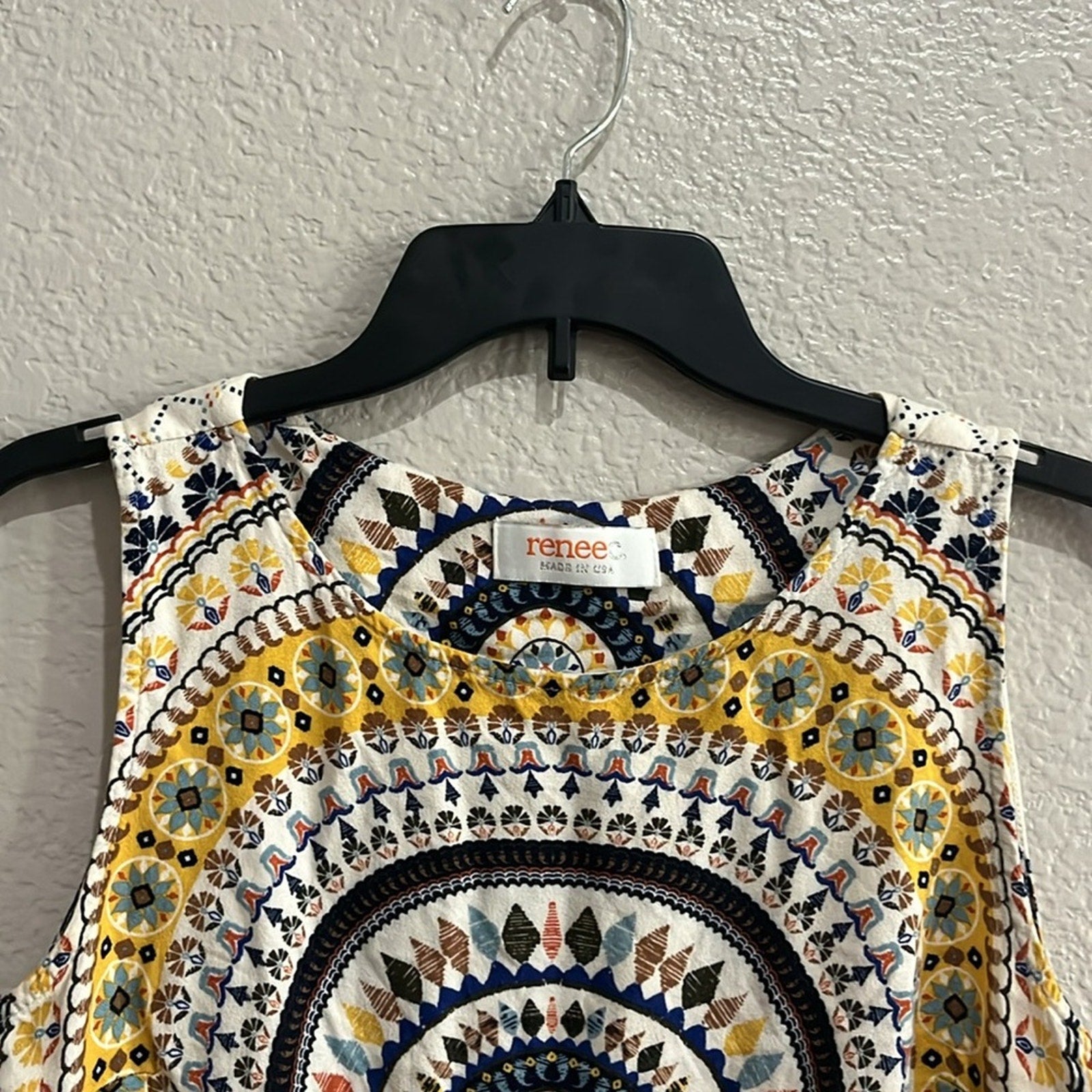 Renee C. Women’s Blue Cream Geometric Fitted Sleeveless Top Sz M Summer Wear