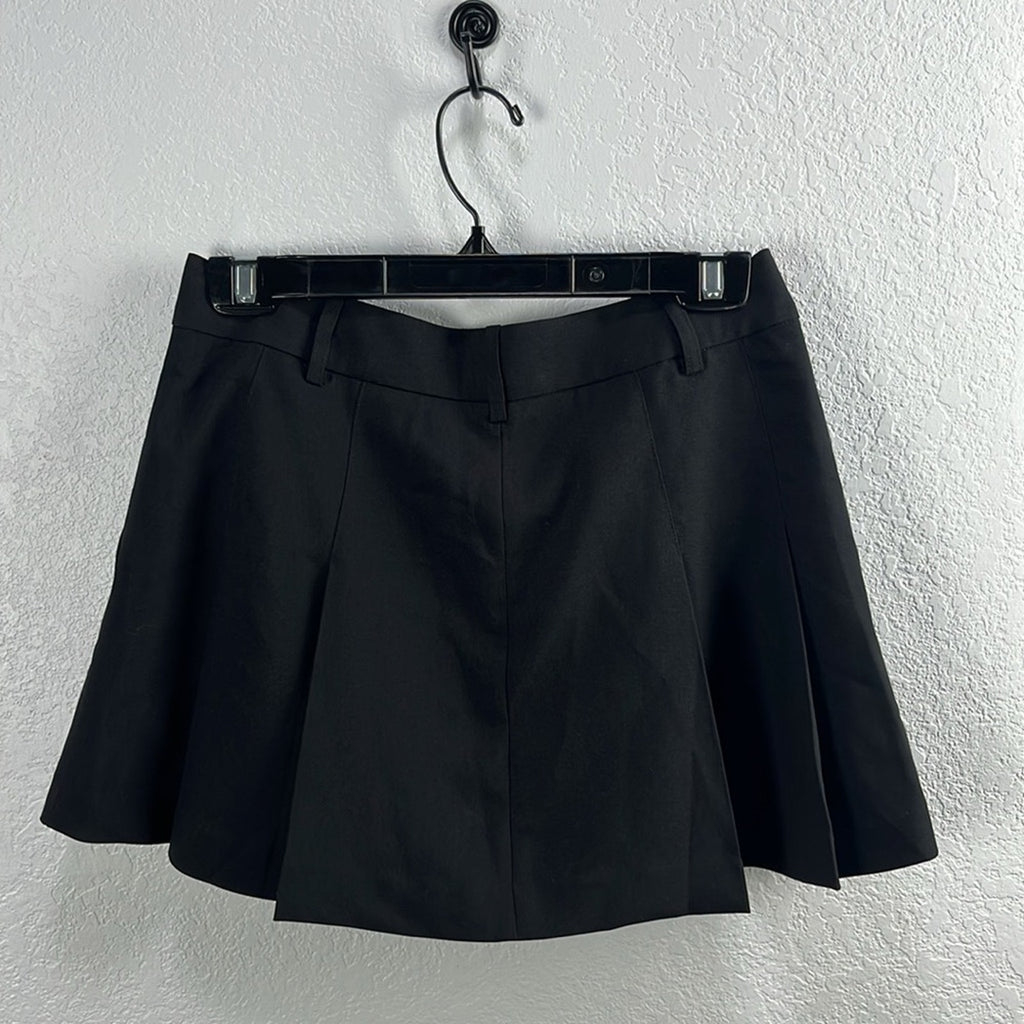 Dynamite Women’s Jules Pleated Mini Skort Elegant Black casual Street Wear Sz 4