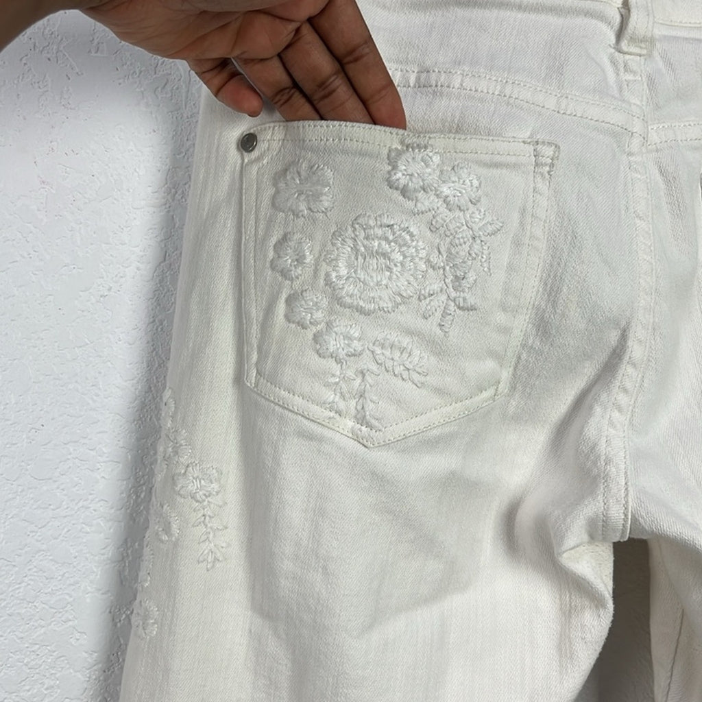 Antro Pilcro Womens Embroidered Floral Jeans Size 28 (Sz 6) Straight Leg ivory
